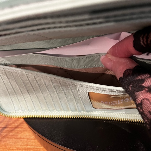 NWT Michael Kors Jade large embossed leather jet set travel wallet/wristlet - Picture 5 of 13